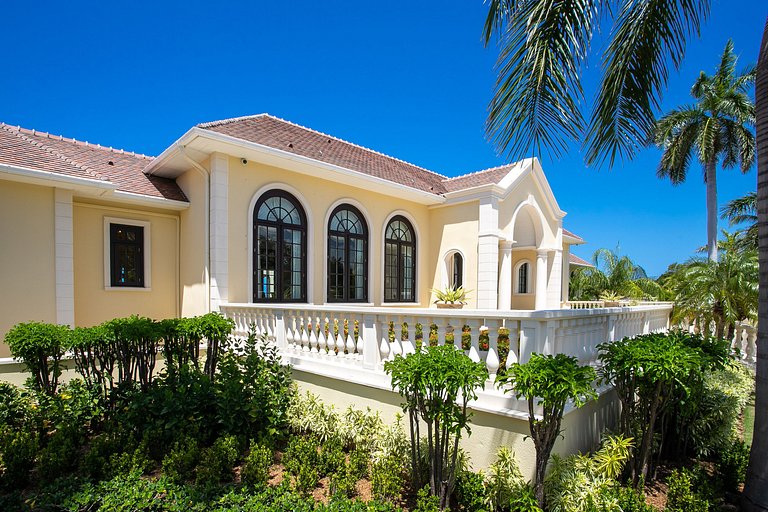 Sxm006 – Villa frente al mar con piscina y tenis en Plum Bay