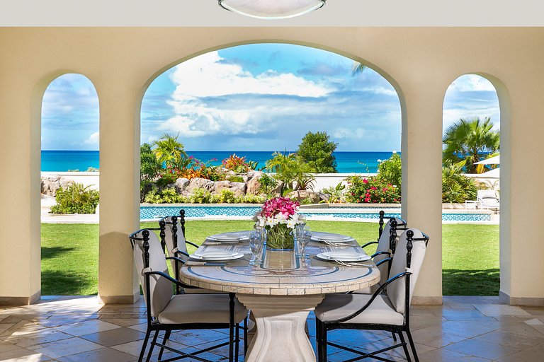 Sxm006 – Beachfront villa with pool and tennis on Plum Bay