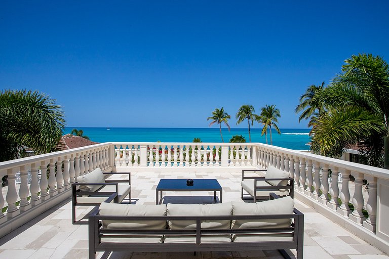 Sxm006 – Beachfront villa with pool and tennis on Plum Bay