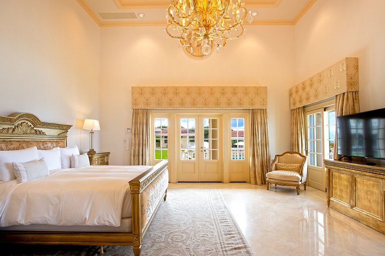 Sxm006 – Beachfront villa with pool and tennis on Plum Bay