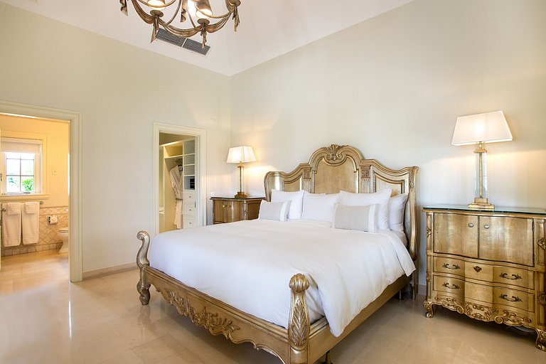 Sxm006 – Beachfront villa with pool and tennis on Plum Bay