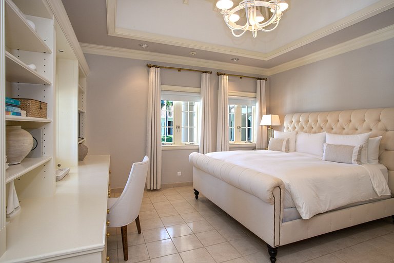 Sxm006 – Beachfront villa with pool and tennis on Plum Bay