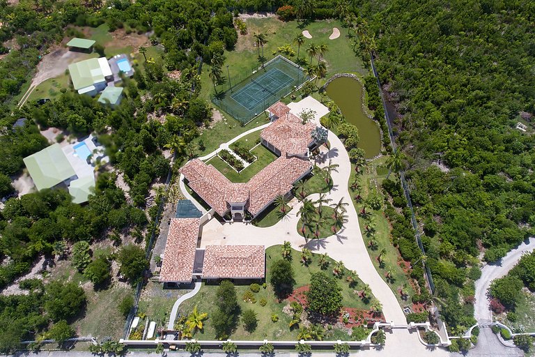 Sxm006 – Villa frente al mar con piscina y tenis en Plum Bay