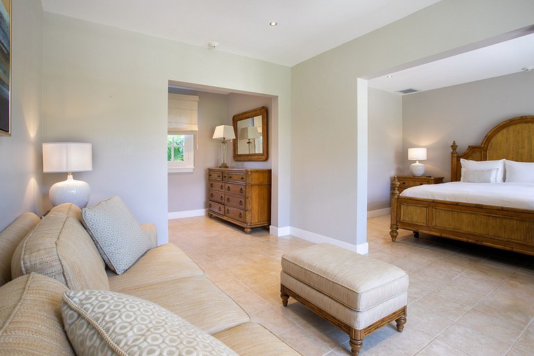 Sxm006 – Beachfront villa with pool and tennis on Plum Bay