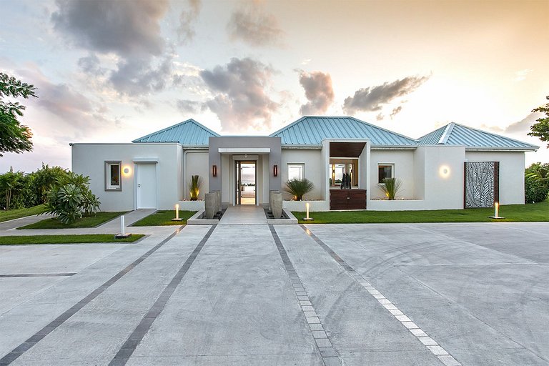 Sxm007 – Stylish sea-view villa with pool in Terres Basses