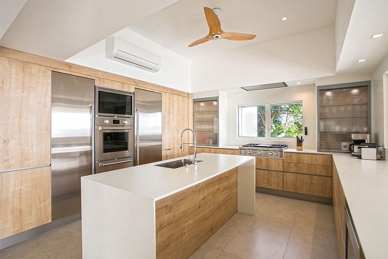 Sxm007 – Stylish sea-view villa with pool in Terres Basses