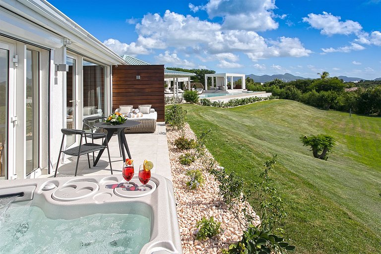 Sxm007 – Stylish sea-view villa with pool in Terres Basses