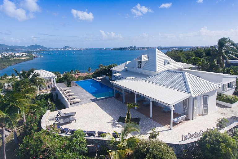 Sxm008 – Villa avec vue mer et jardin à Baie Rouge Beach