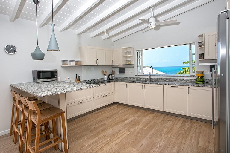 Sxm008 – Villa avec vue mer et jardin à Baie Rouge Beach