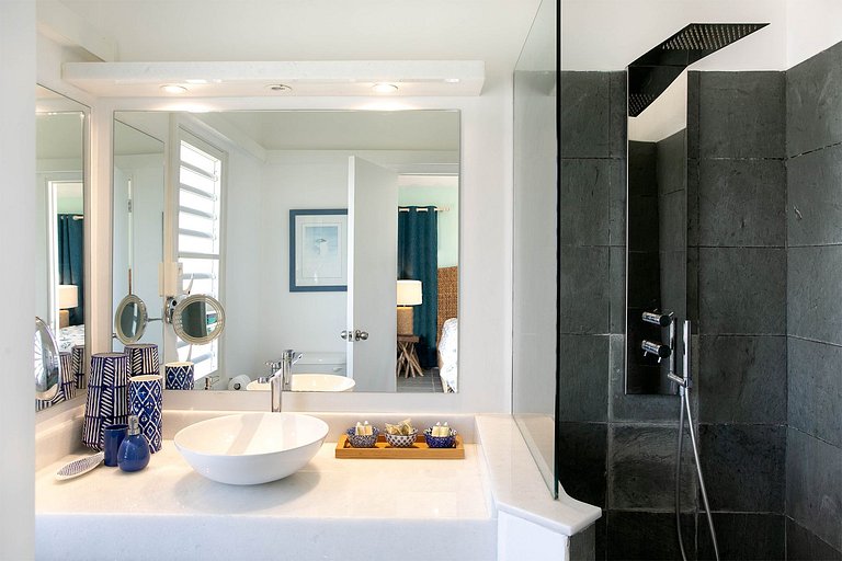 Sxm009 – Elegant sea-view villa near Baie Rouge Beach