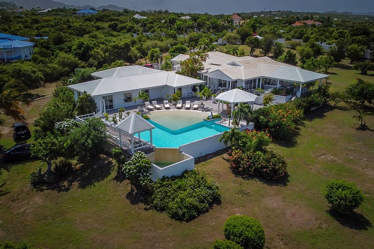 Sxm010 – Modern villa with ocean view near Plum Bay Beach