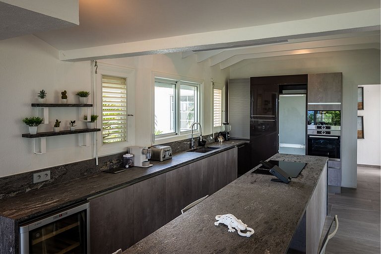 Sxm010 – Villa moderna con vista al mar en la playa Plum Bay