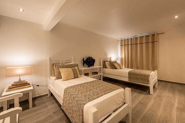 Sxm010 – Villa moderna con vista al mar en la playa Plum Bay