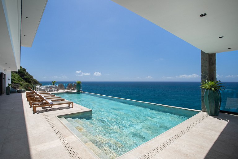Sxm012 – Oceanfront luxury villa in Indigo Bay