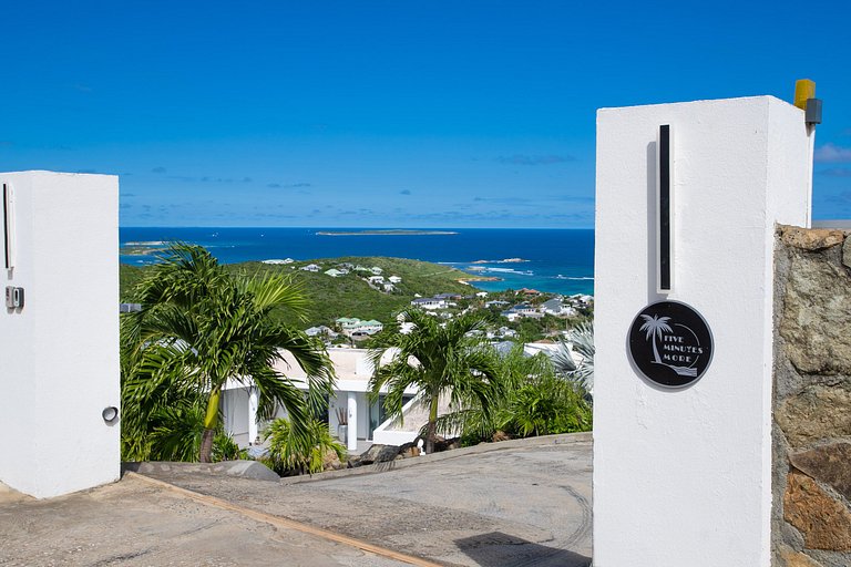 Sxm014 – Panoramic-view villa with pool in Oyster Pond