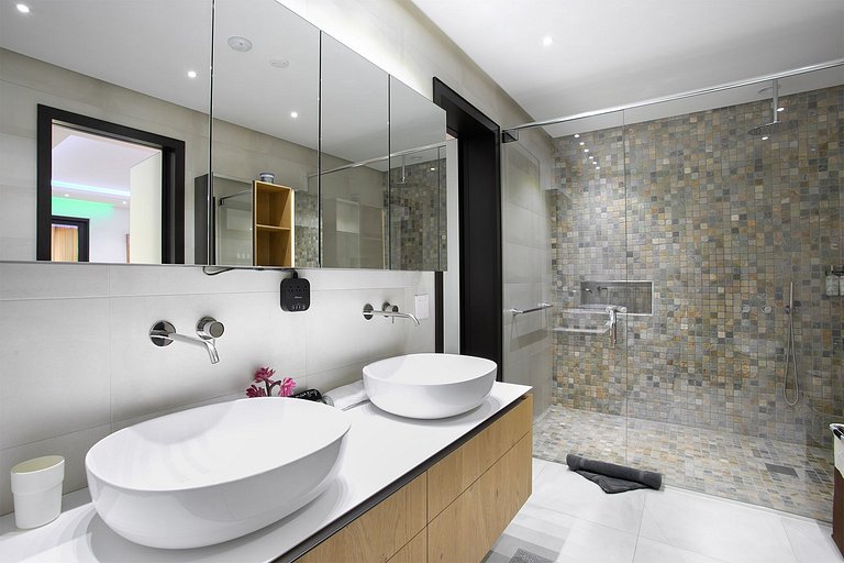 Sxm027 – Luxury villa with sea views in Pelican Key