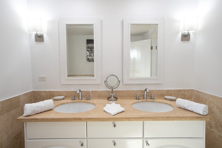 Sxm032 – Marina-view apartment in Porto Cupecoy