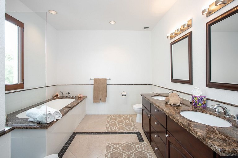 Sxm046 – Modern apartment with lagoon view in Cupecoy