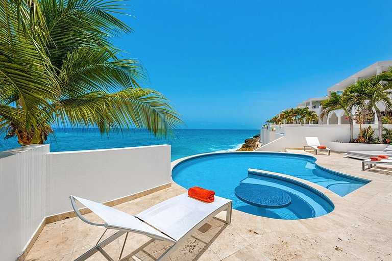 Sxm055 – Beachfront villa with pool in Cupecoy