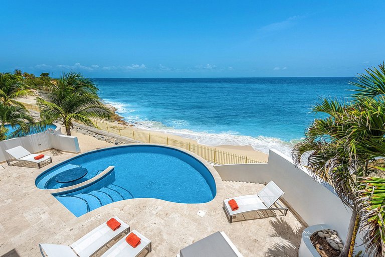 Sxm055 – Beachfront villa with pool in Cupecoy