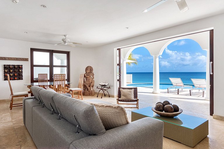Sxm055 – Beachfront villa with pool in Cupecoy