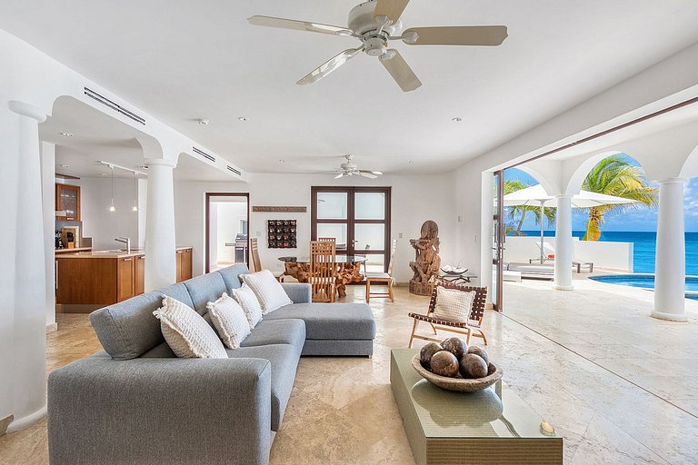 Sxm055 – Villa en bord de mer avec piscine à Cupecoy