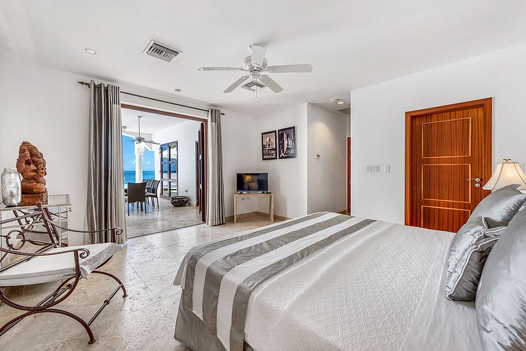 Sxm055 – Villa en bord de mer avec piscine à Cupecoy