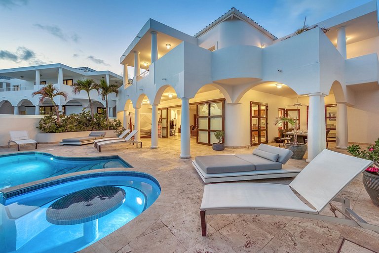 Sxm055 – Villa à beira-mar com piscina em Cupecoy