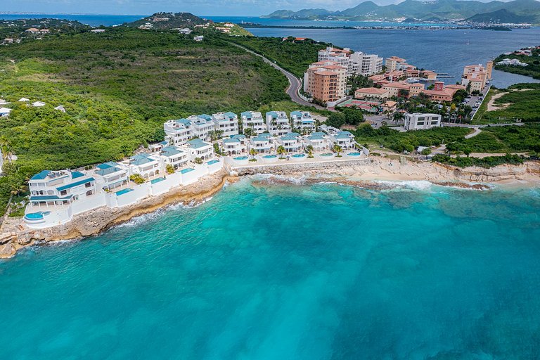 Sxm055 – Beachfront villa with pool in Cupecoy