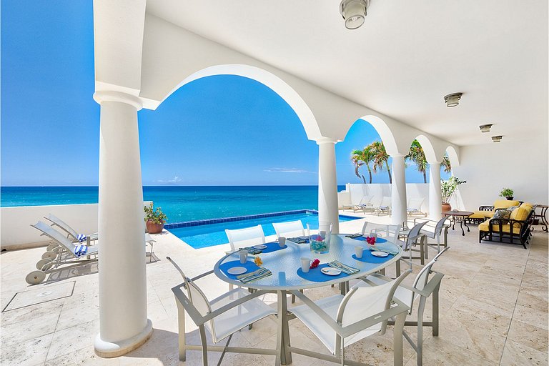 Sxm056 – Beachfront villa with terrace in Cupecoy