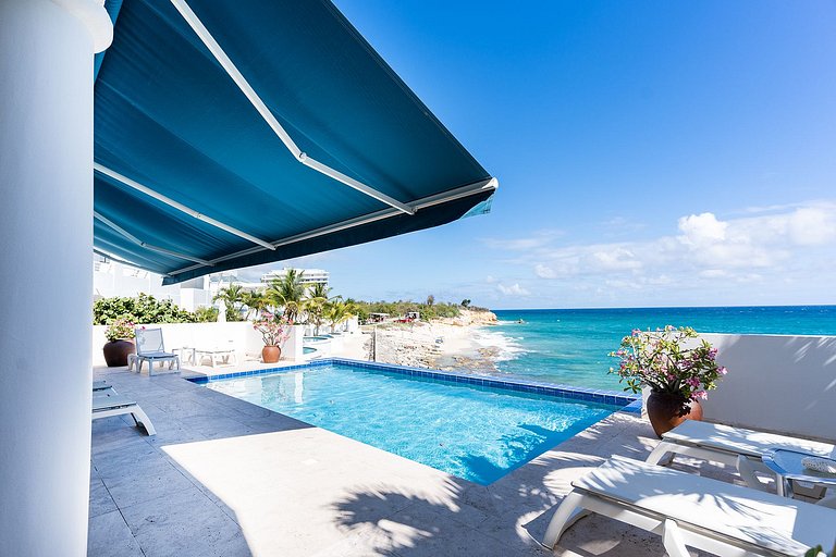 Sxm056 – Beachfront villa with terrace in Cupecoy