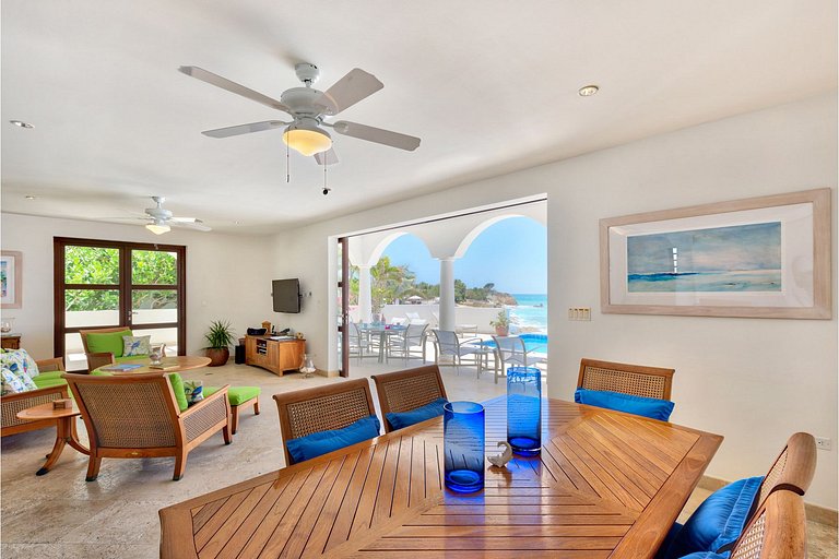 Sxm056 – Beachfront villa with terrace in Cupecoy