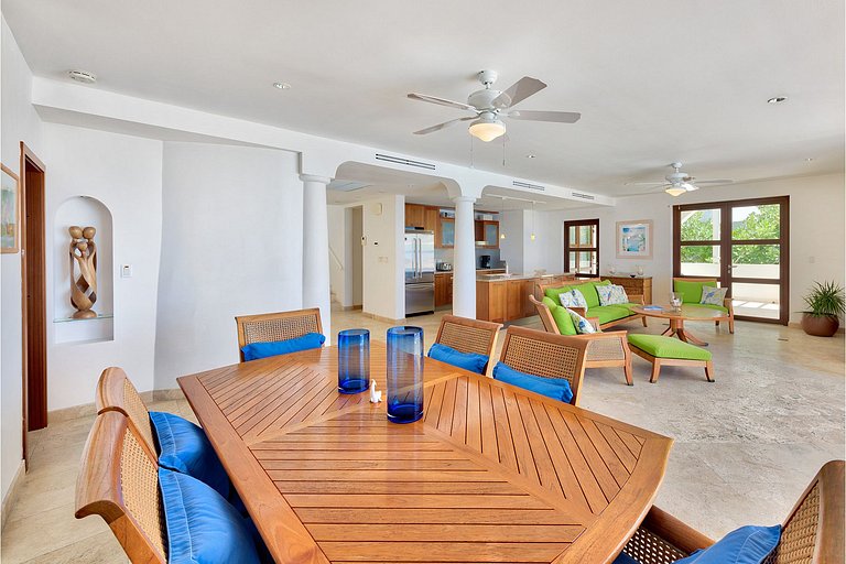 Sxm056 – Beachfront villa with terrace in Cupecoy