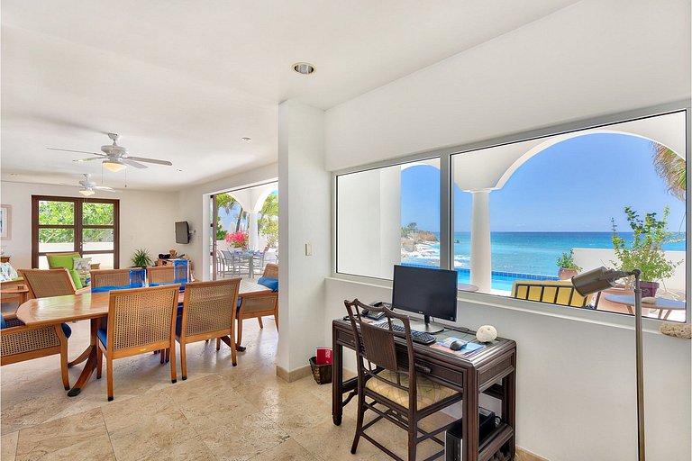 Sxm056 – Beachfront villa with terrace in Cupecoy