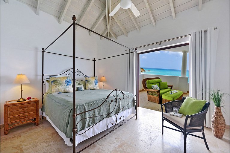 Sxm056 – Beachfront villa with terrace in Cupecoy