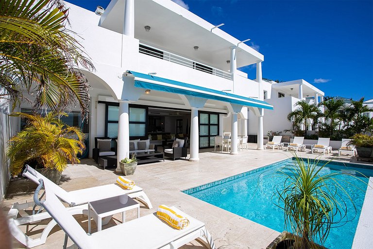 Sxm057 – Stylish villa with pool on Cupecoy Beach