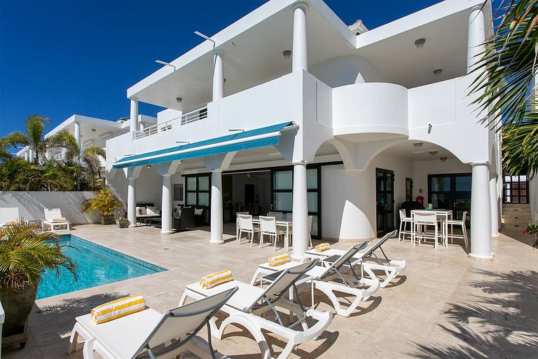 Sxm057 – Stylish villa with pool on Cupecoy Beach