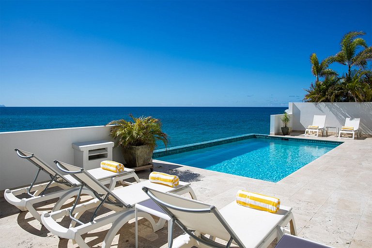 Sxm057 – Stylish villa with pool on Cupecoy Beach
