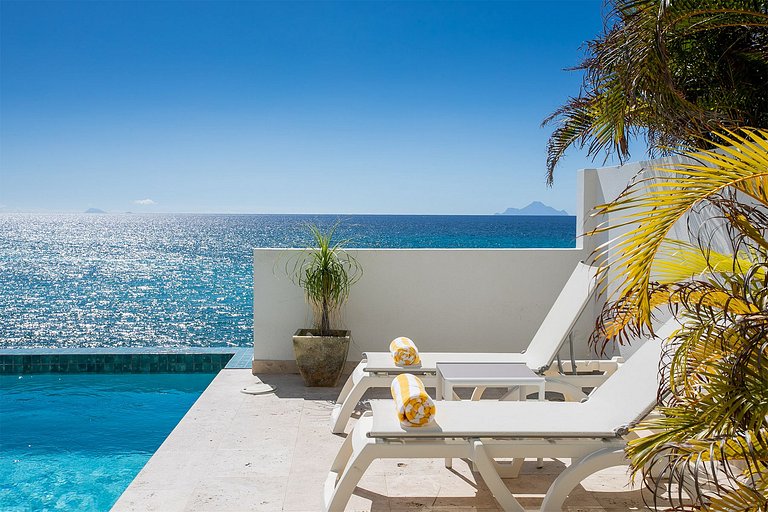 Sxm057 – Stylish villa with pool on Cupecoy Beach