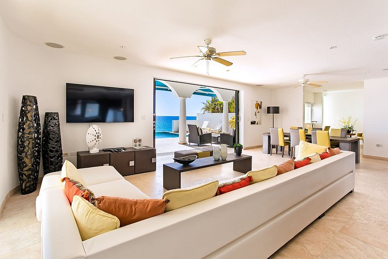 Sxm057 – Stylish villa with pool on Cupecoy Beach