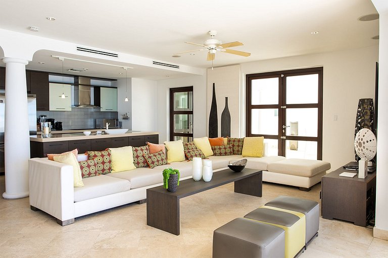 Sxm057 – Stylish villa with pool on Cupecoy Beach