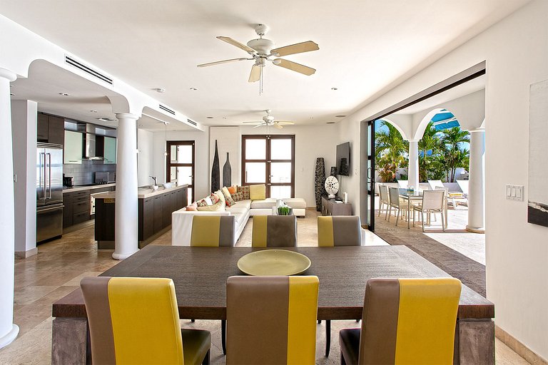 Sxm057 – Stylish villa with pool on Cupecoy Beach
