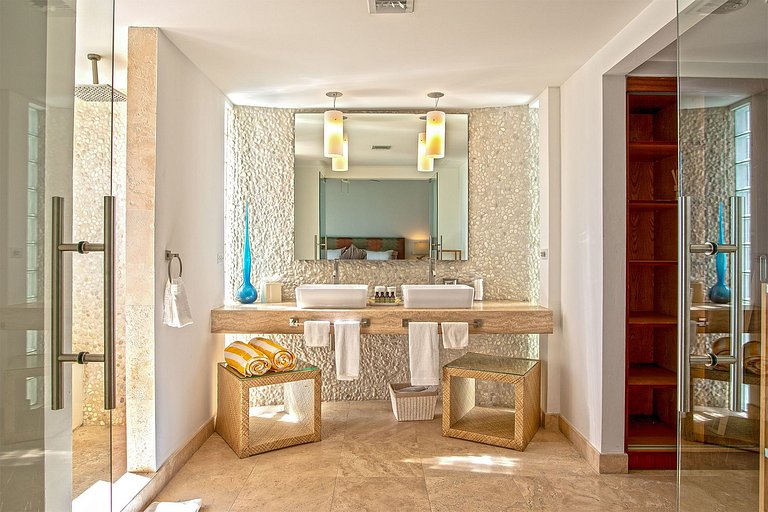 Sxm057 – Stylish villa with pool on Cupecoy Beach