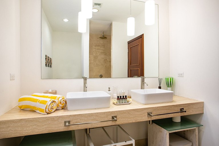 Sxm057 – Stylish villa with pool on Cupecoy Beach