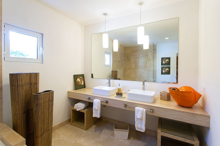 Sxm057 – Stylish villa with pool on Cupecoy Beach