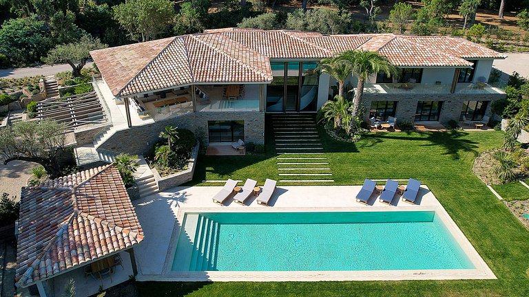 Azu084 - Contemporary Villa in Saint-Tropez