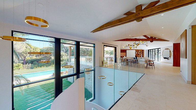 Azu084 - Contemporary Villa in Saint-Tropez