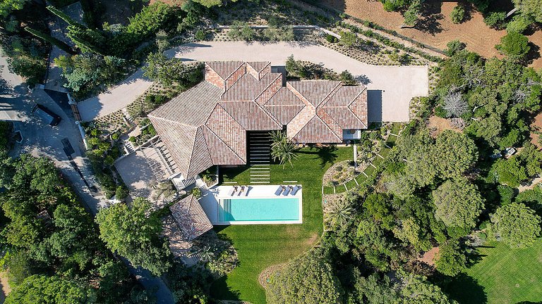 Azu084 - Contemporary Villa in Saint-Tropez
