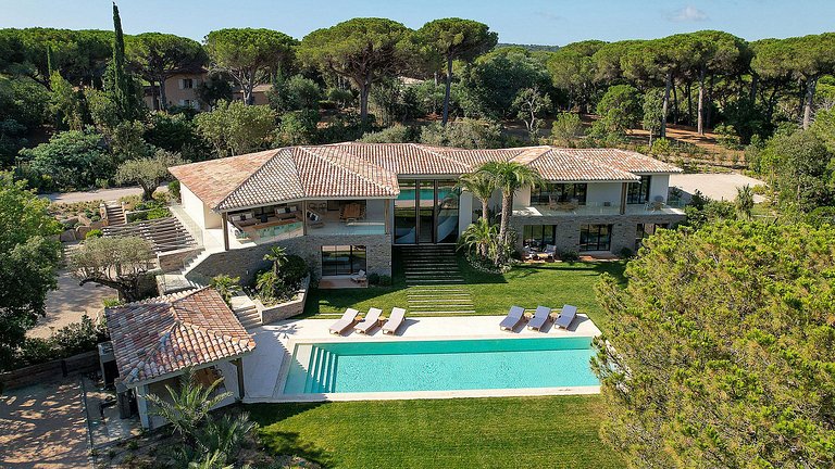 Azu084 - Contemporary Villa in Saint-Tropez