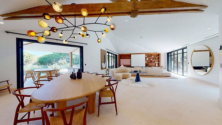Azu084 - Contemporary Villa in Saint-Tropez